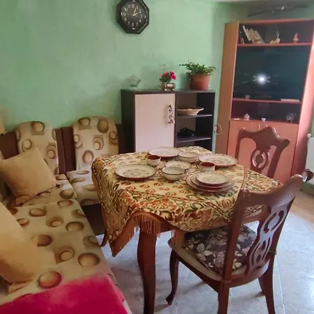 Holiday home Gia *